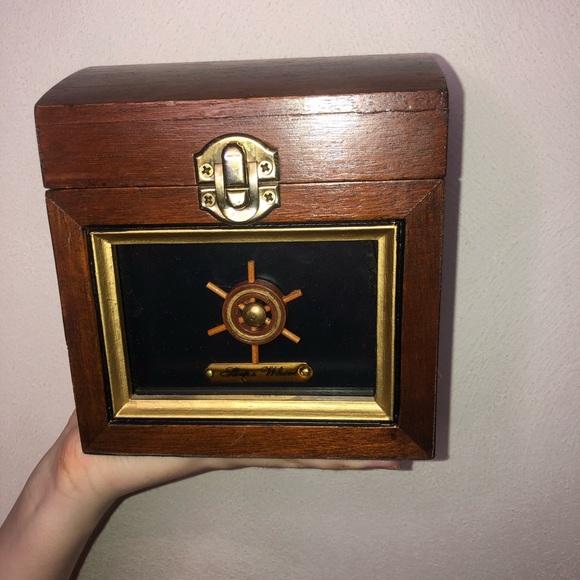 Jewelry - Small wooden jewelry box